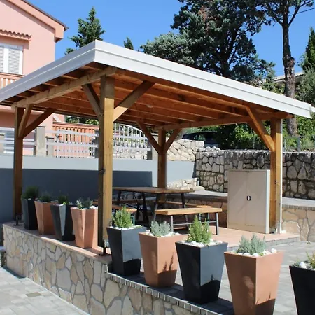 Apartman Ines 1 *