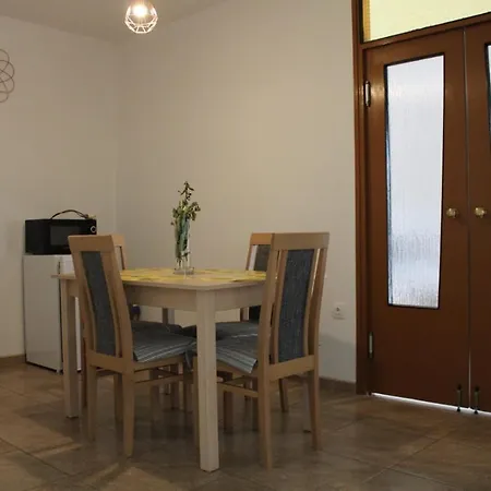 Apartman Ines 1 شقة