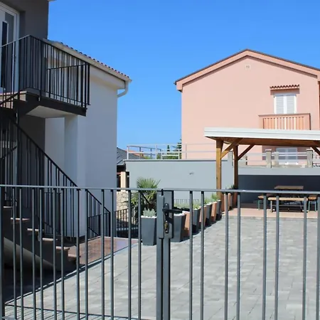 Apartman Ines 1 شقة *
